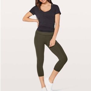 RE-LISTING Wunder Under Luxtreme crop leggings